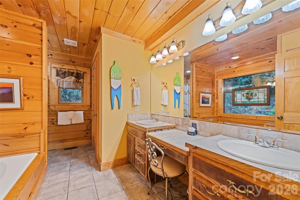 582 Tsalagi Trail Maggie Valley NC 28751