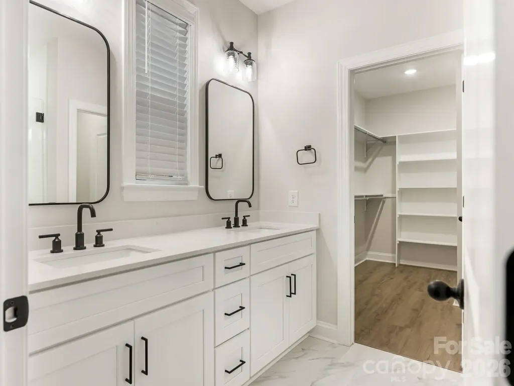 428 Woodvale Place Charlotte NC 28208