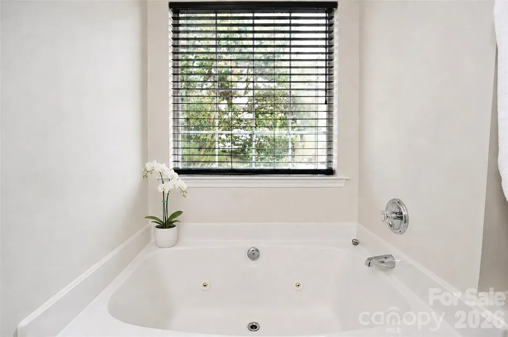 6634 Bells Mill Drive Charlotte NC 28269
