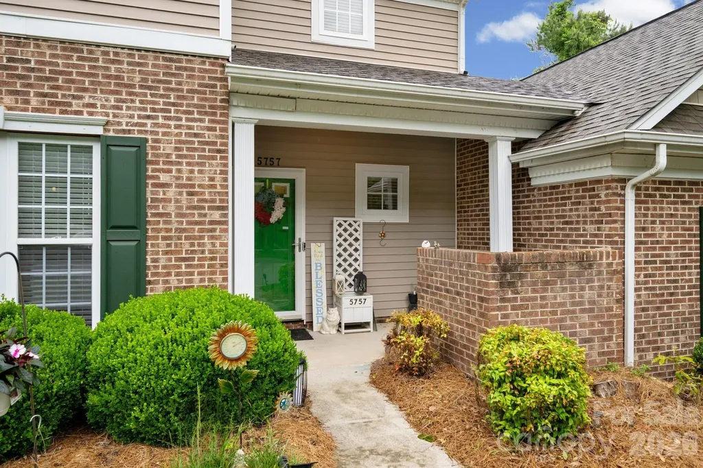 5757 Fox Ridge Lane Winston Salem NC 27104