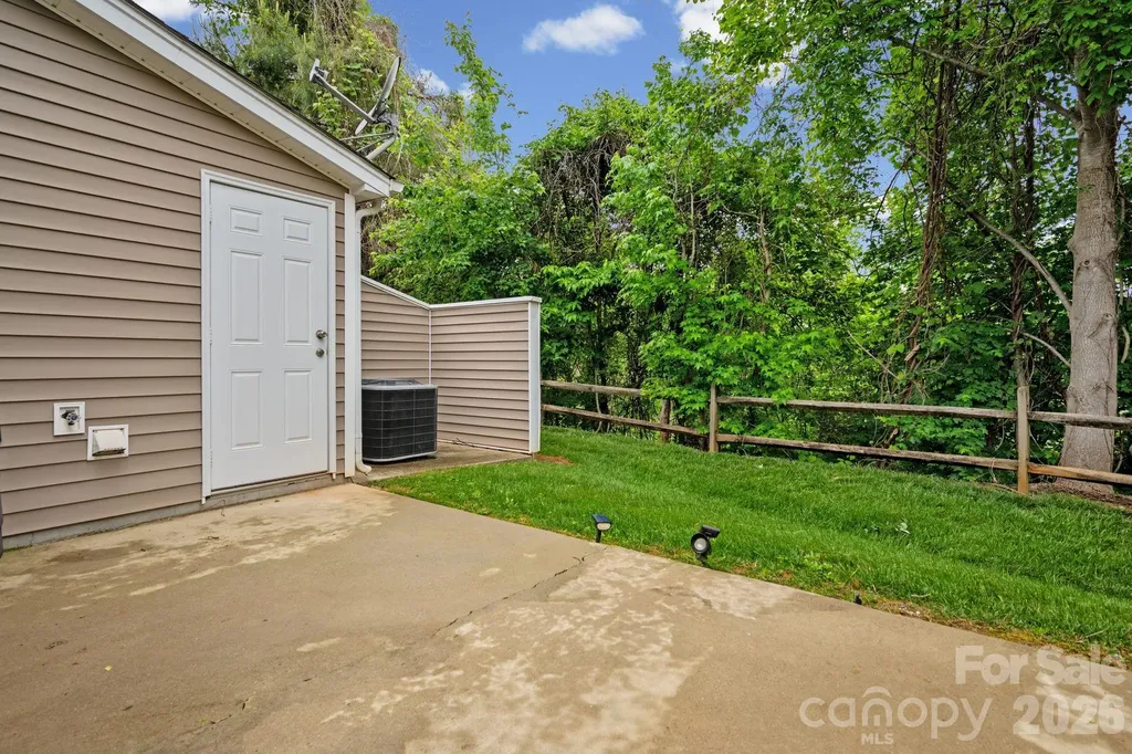 5757 Fox Ridge Lane Winston Salem NC 27104