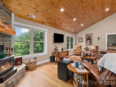 39 Maplewood Drive Maggie Valley NC 28751