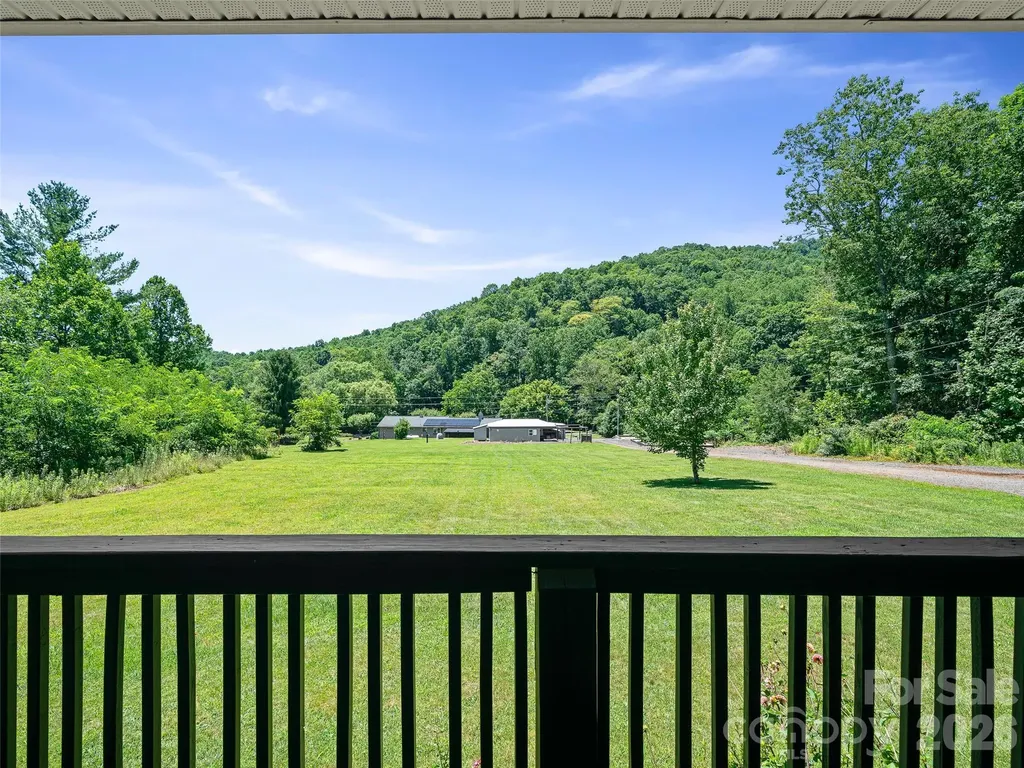 1470 Bear Creek Road Bakersville NC 28705