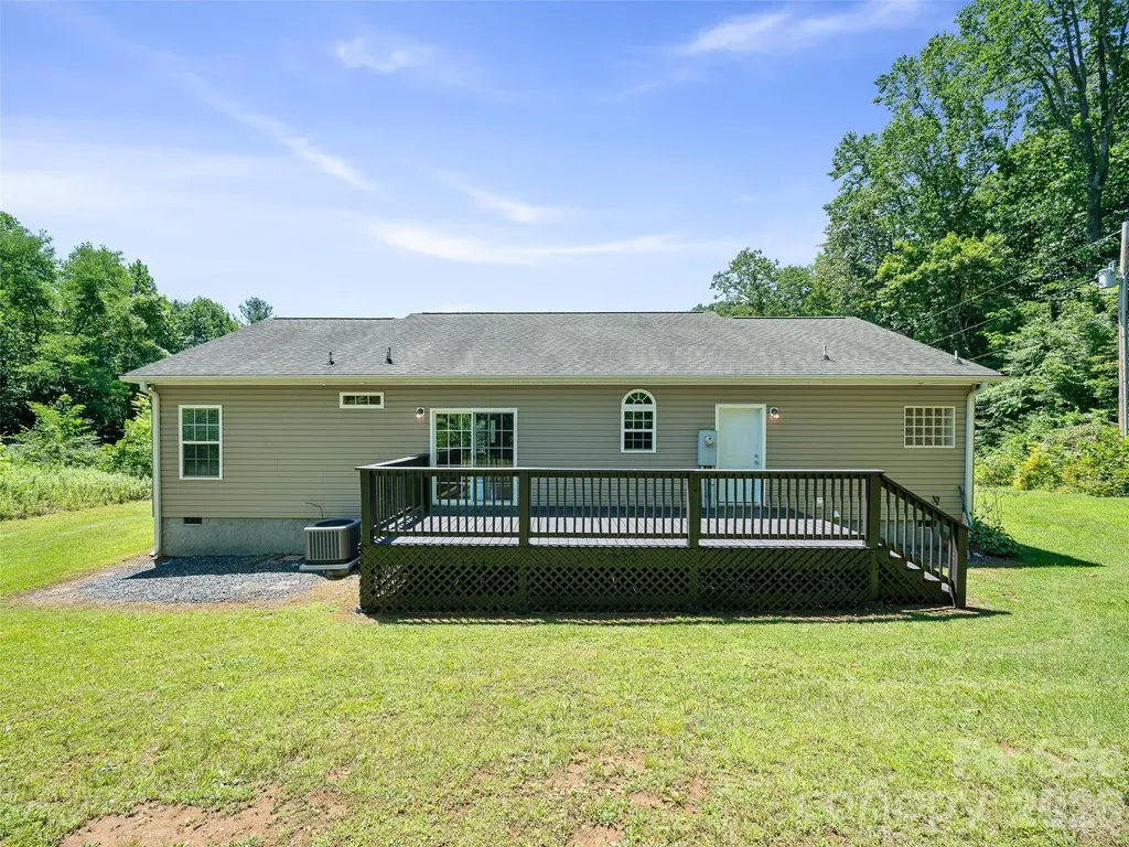 1470 Bear Creek Road Bakersville NC 28705