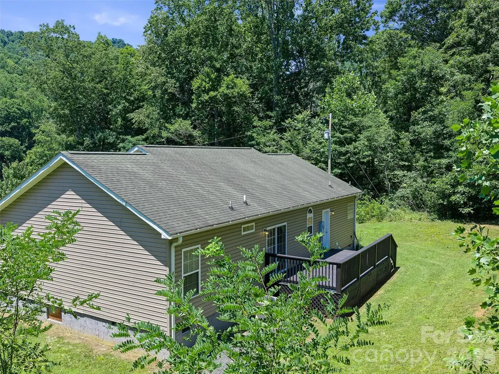 1470 Bear Creek Road Bakersville NC 28705