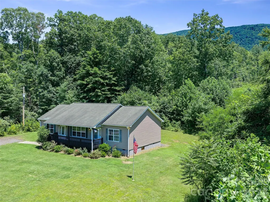 1470 Bear Creek Road Bakersville NC 28705