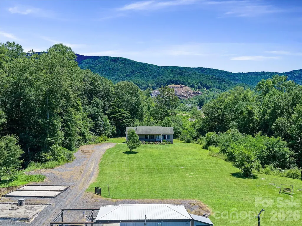 1470 Bear Creek Road Bakersville NC 28705