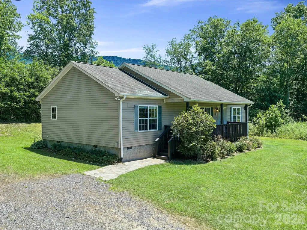 1470 Bear Creek Road Bakersville NC 28705