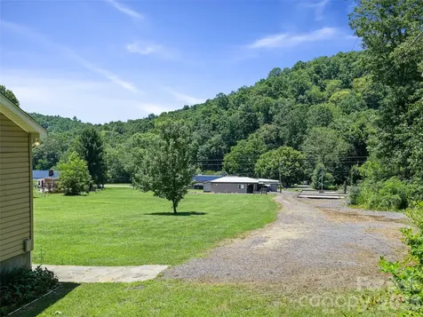 1470 Bear Creek Road Bakersville NC 28705