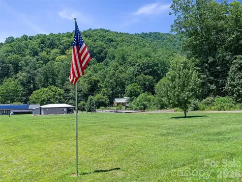 1470 Bear Creek Road Bakersville NC 28705