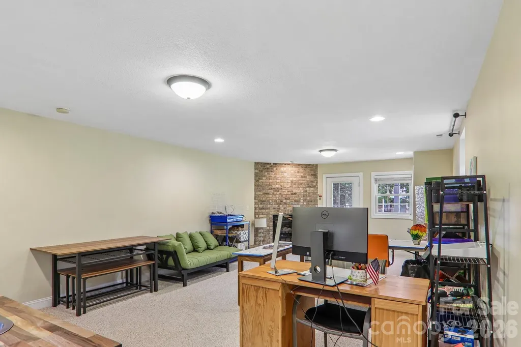 3311 Sandy Drive Hendersonville NC 28792