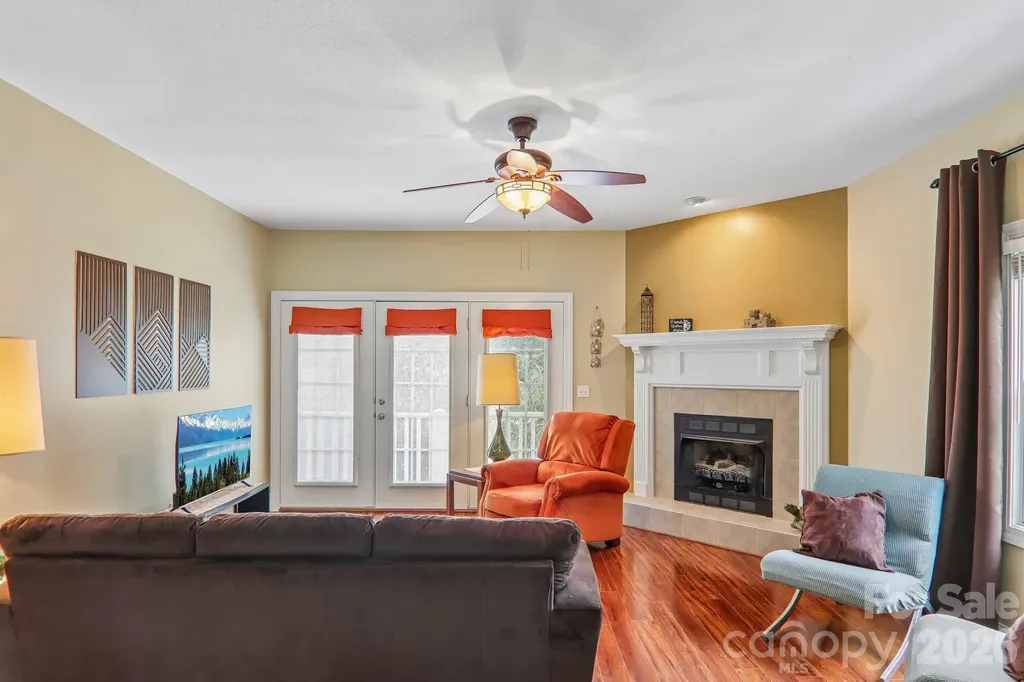 3311 Sandy Drive Hendersonville NC 28792
