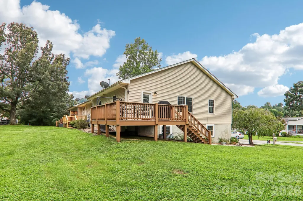 3311 Sandy Drive Hendersonville NC 28792