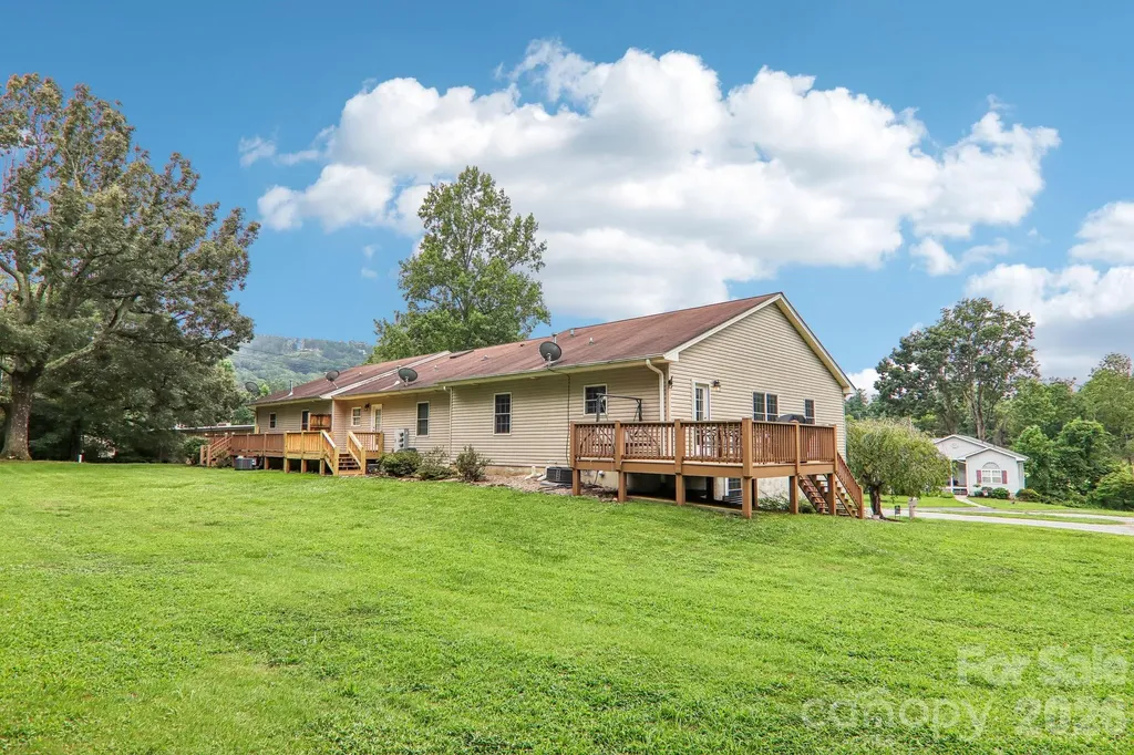 3311 Sandy Drive Hendersonville NC 28792