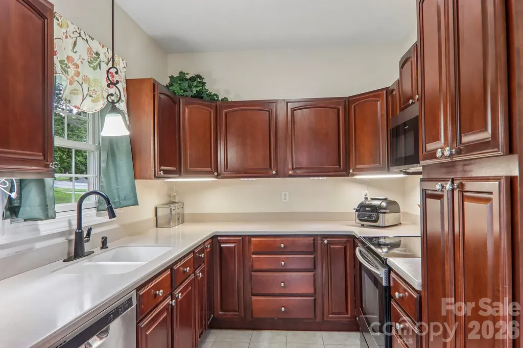 3311 Sandy Drive Hendersonville NC 28792
