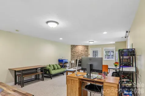 3311 Sandy Drive Hendersonville NC 28792