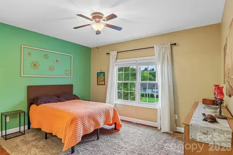 3311 Sandy Drive Hendersonville NC 28792