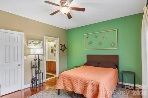 3311 Sandy Drive Hendersonville NC 28792