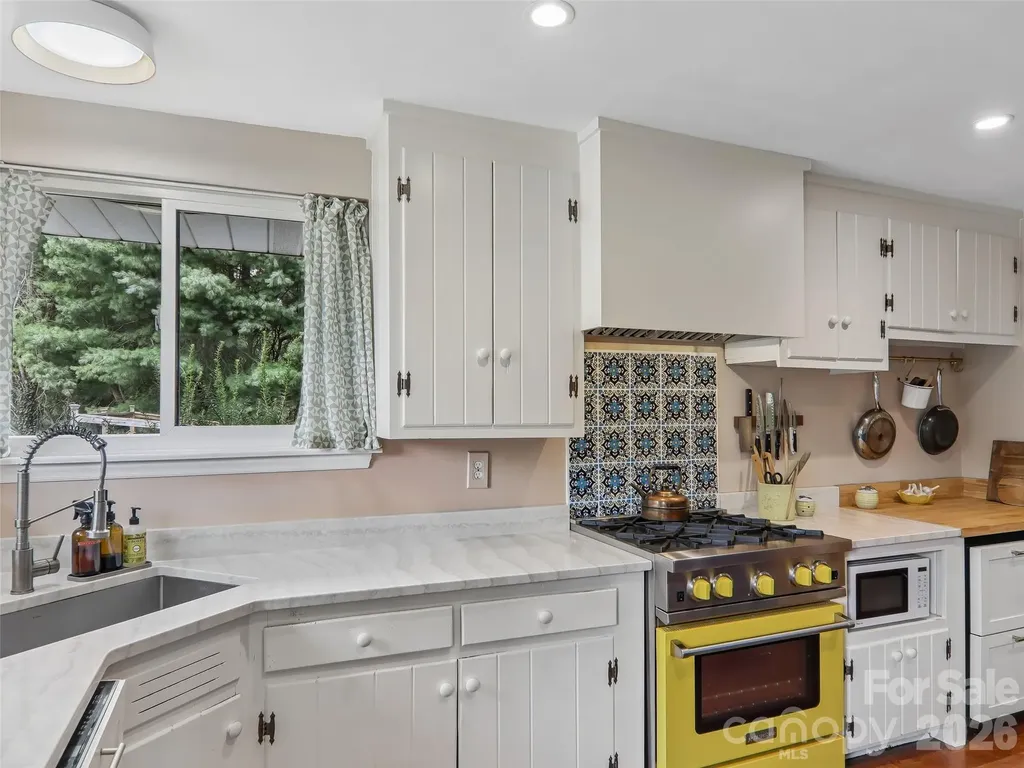 851 Sand Hill Road Asheville NC 28806