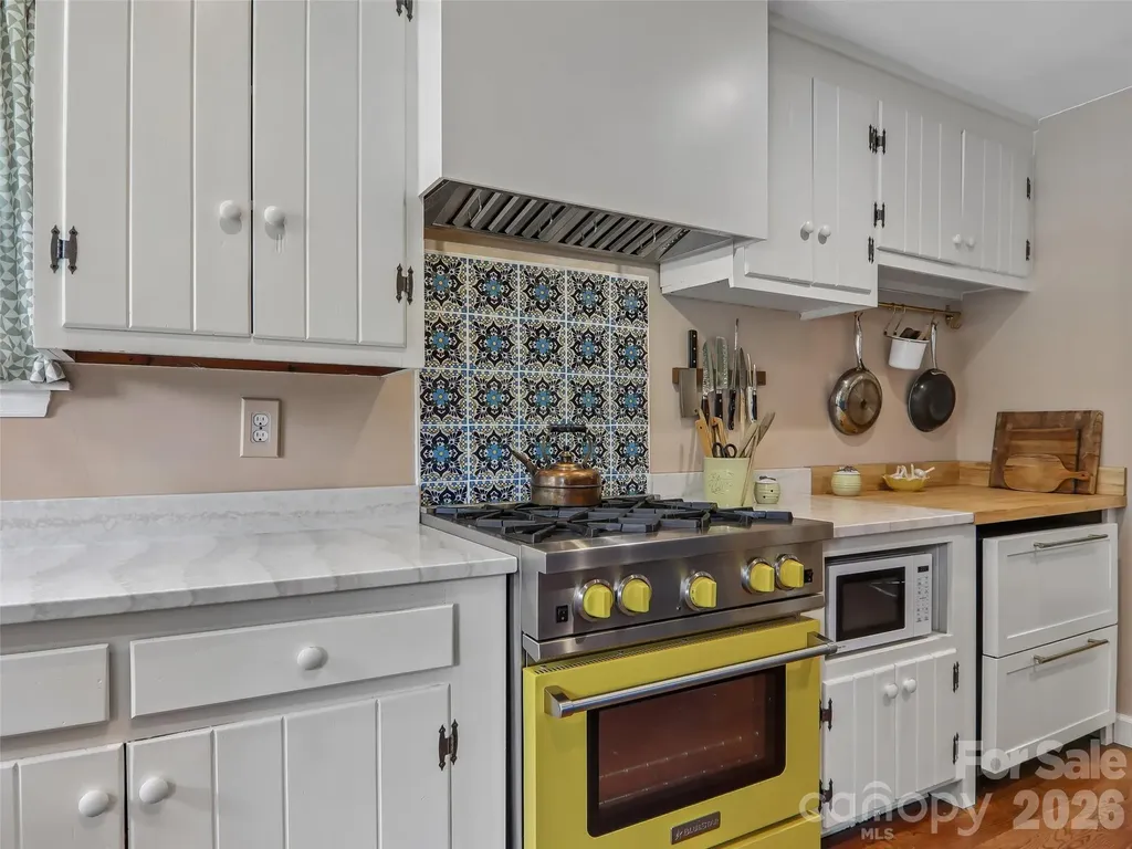 851 Sand Hill Road Asheville NC 28806