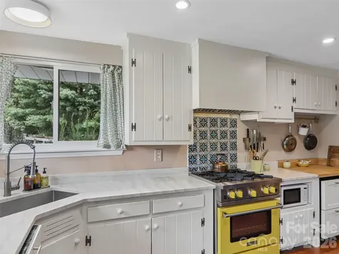 851 Sand Hill Road Asheville NC 28806