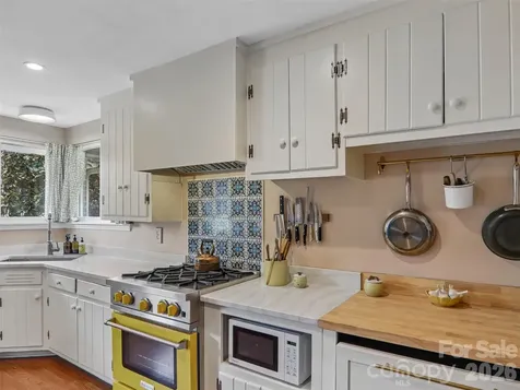 851 Sand Hill Road Asheville NC 28806