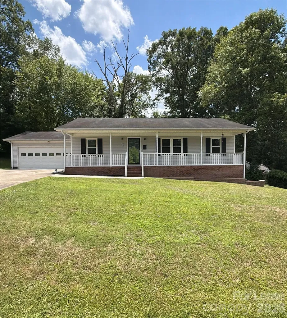 205 W Nims Avenue Mount Holly NC 28120