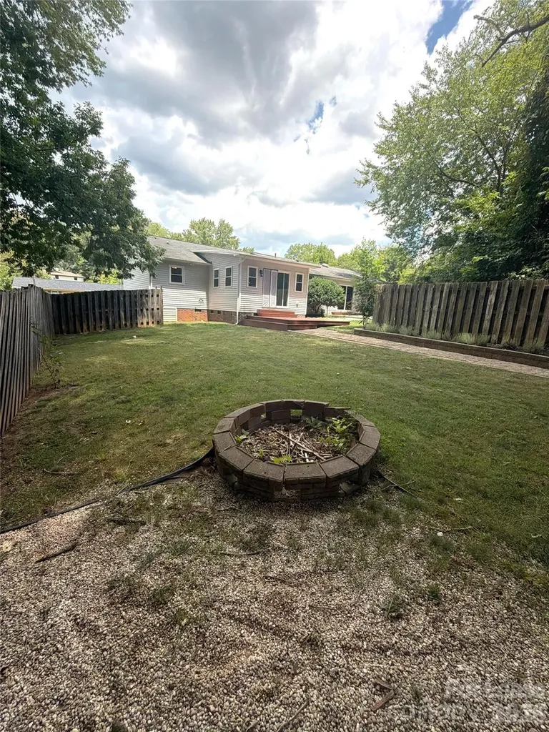 205 W Nims Avenue Mount Holly NC 28120