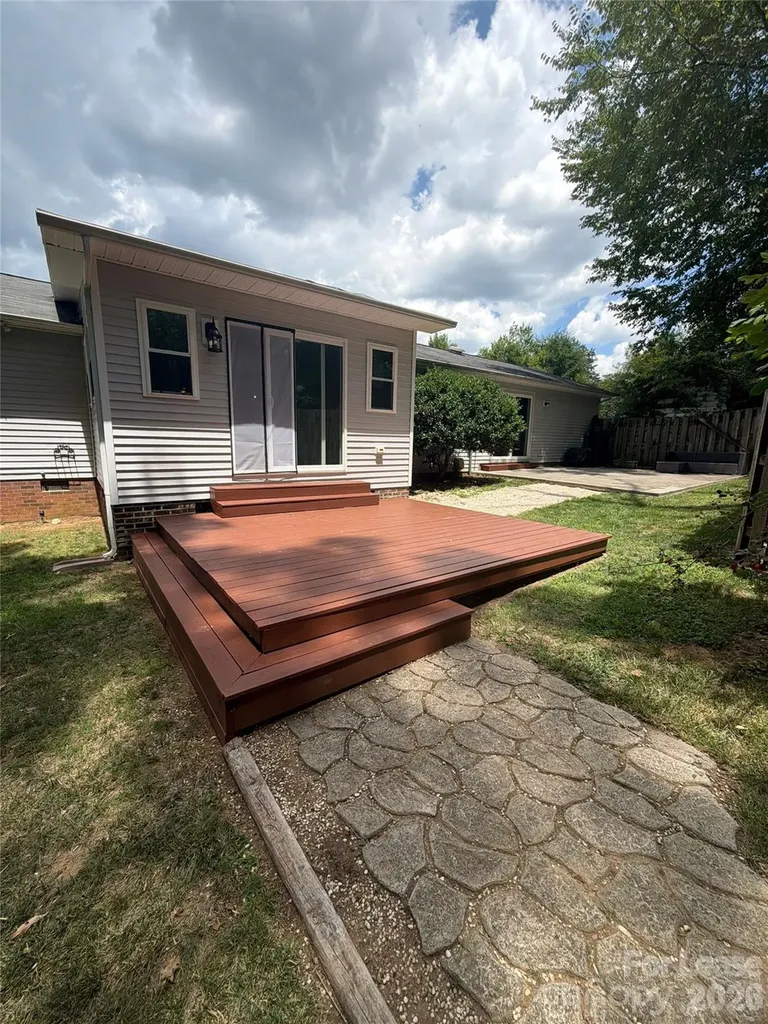 205 W Nims Avenue Mount Holly NC 28120