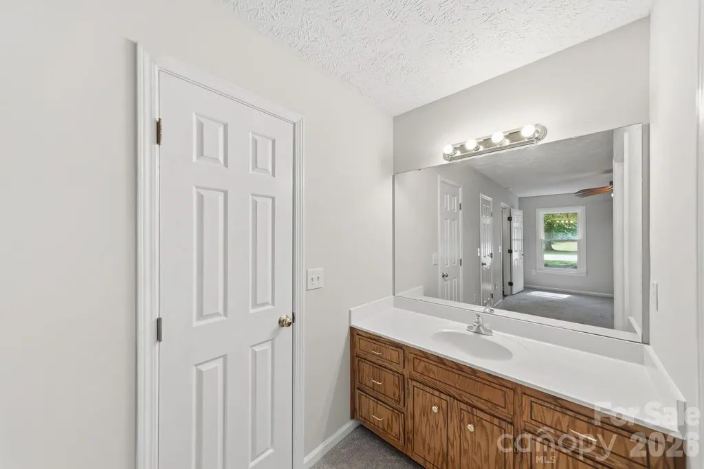 617 Autumn Drive Harrisburg NC 28075