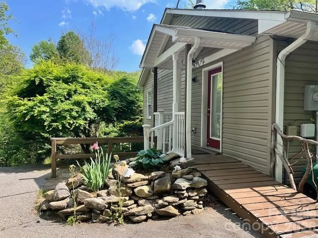 105 Chestnut Hill Road Black Mountain NC 28711