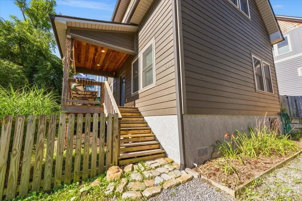 109 Portmanvilla Road Black Mountain NC 28711