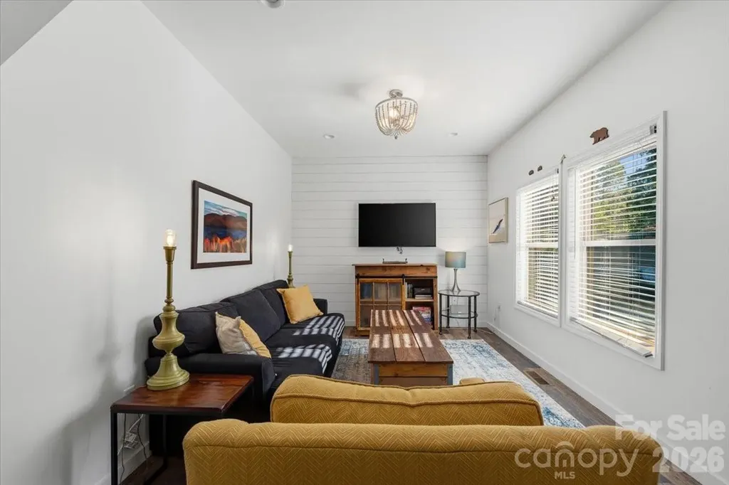 109 Portmanvilla Road Black Mountain NC 28711