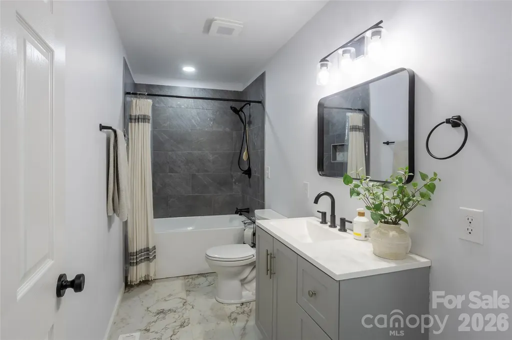44 Lr Smith Avenue Hendersonville NC 28791