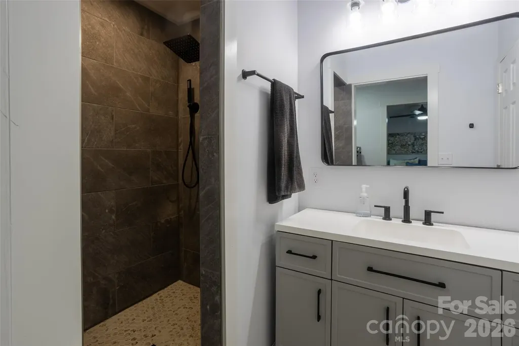 44 Lr Smith Avenue Hendersonville NC 28791