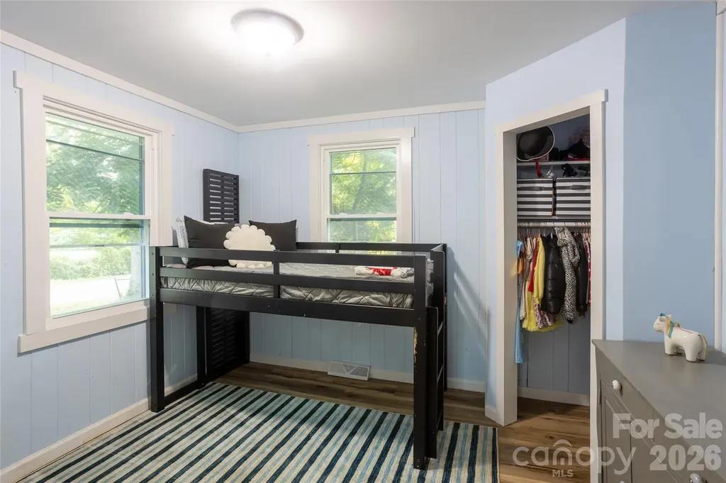 44 Lr Smith Avenue Hendersonville NC 28791