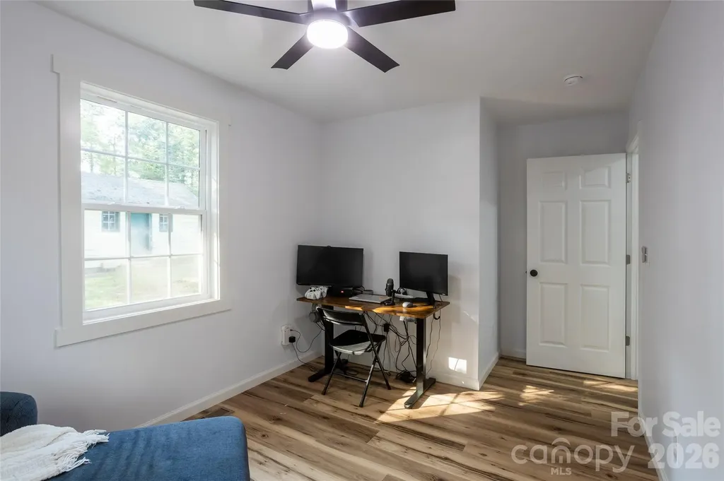 44 Lr Smith Avenue Hendersonville NC 28791