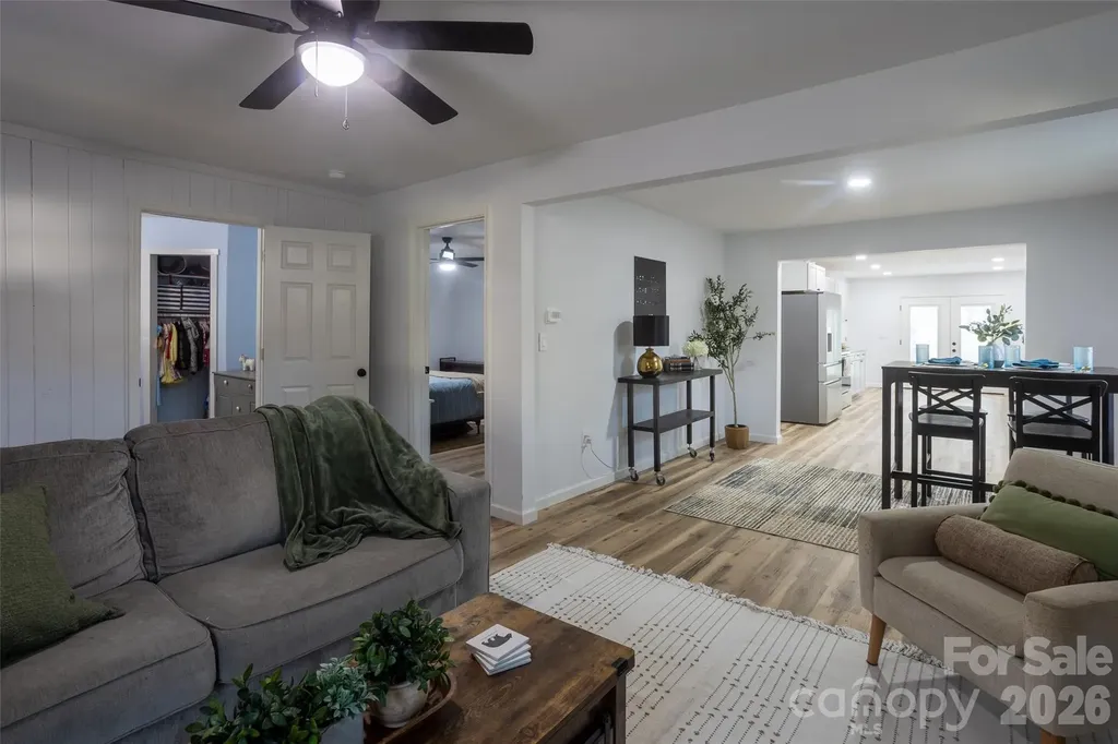 44 Lr Smith Avenue Hendersonville NC 28791
