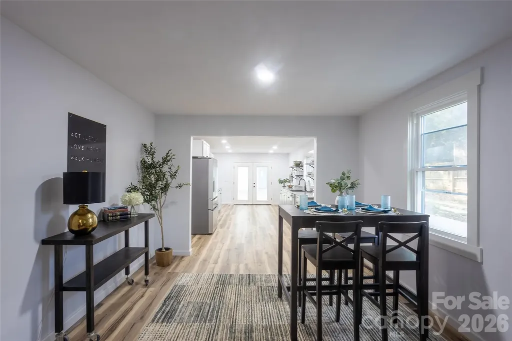 44 Lr Smith Avenue Hendersonville NC 28791