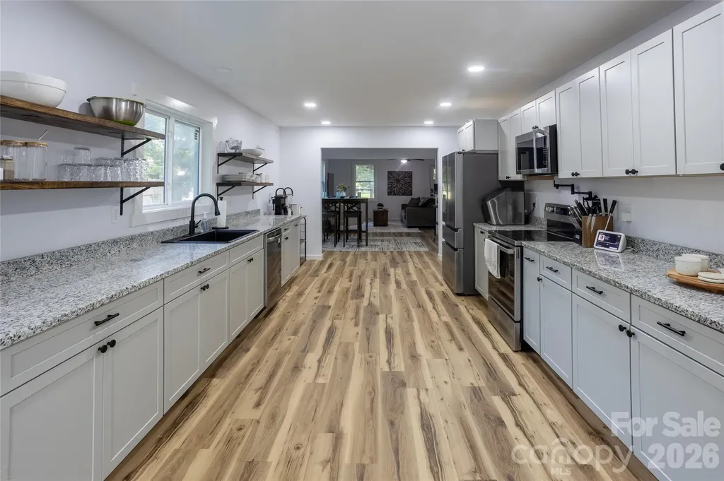 44 Lr Smith Avenue Hendersonville NC 28791