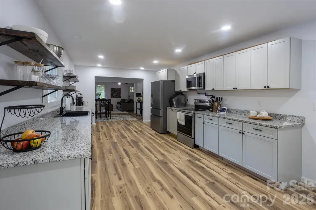 44 Lr Smith Avenue Hendersonville NC 28791