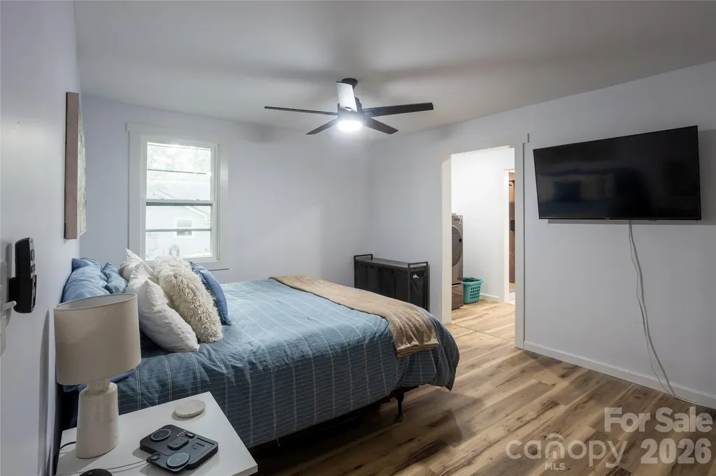 44 Lr Smith Avenue Hendersonville NC 28791