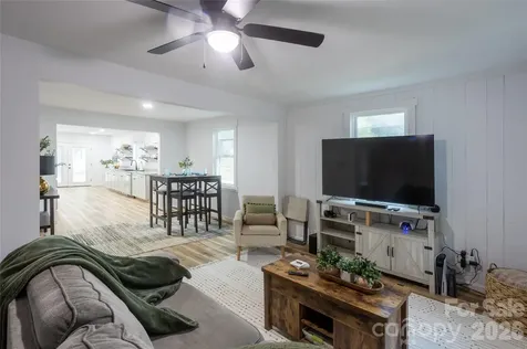 44 Lr Smith Avenue Hendersonville NC 28791