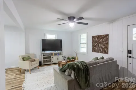 44 Lr Smith Avenue Hendersonville NC 28791