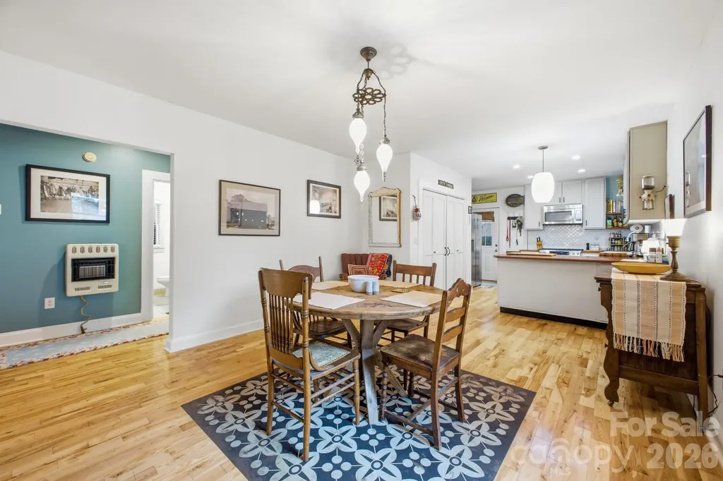 1207 Willow Road Hendersonville NC 28739