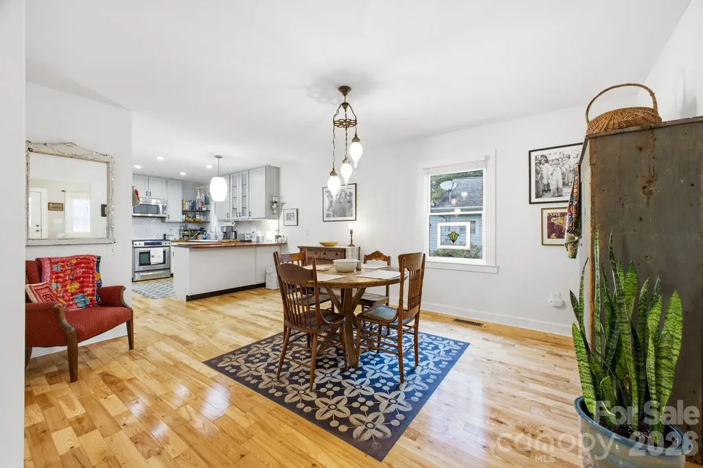 1207 Willow Road Hendersonville NC 28739