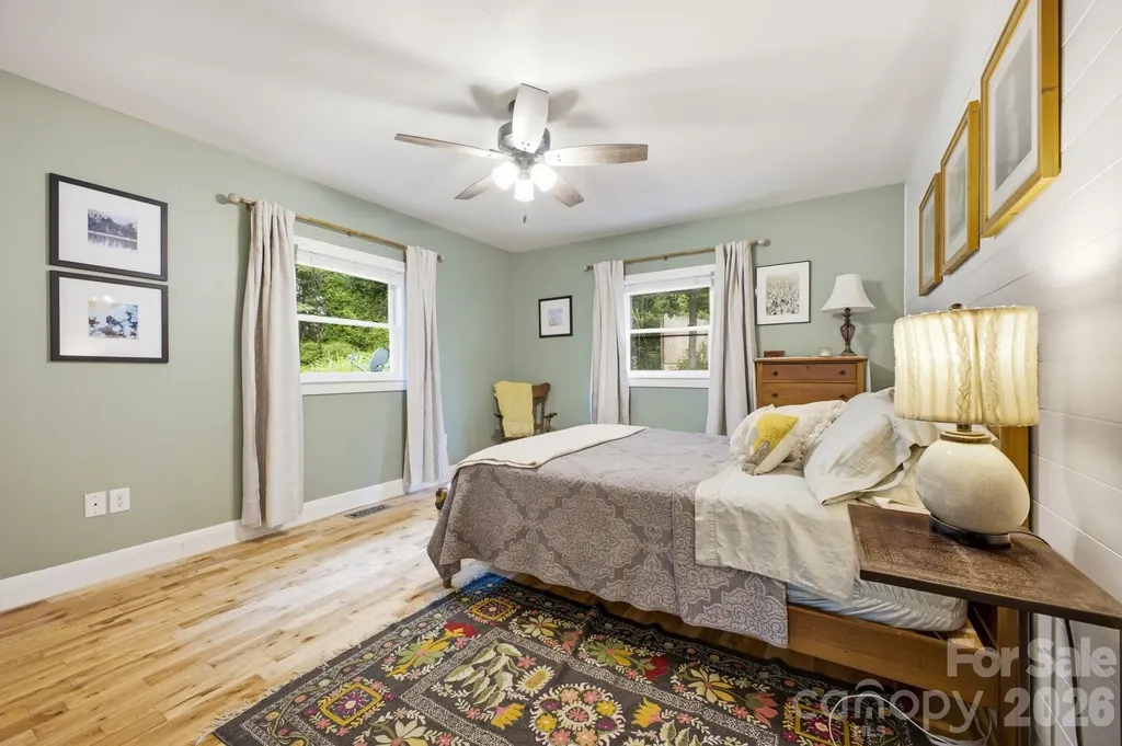1207 Willow Road Hendersonville NC 28739