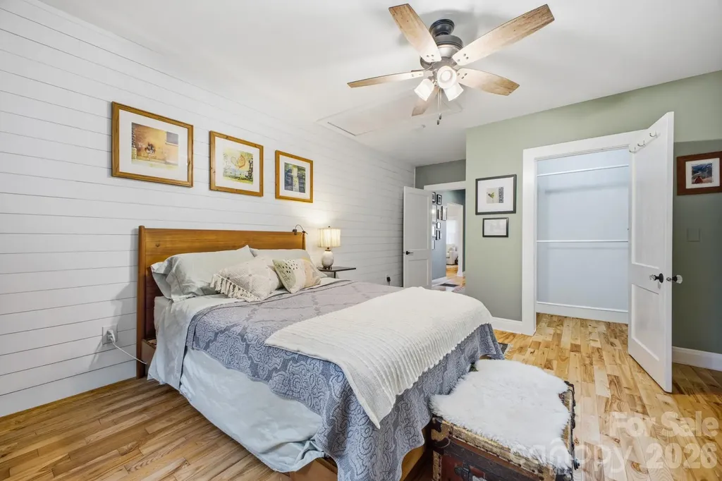 1207 Willow Road Hendersonville NC 28739