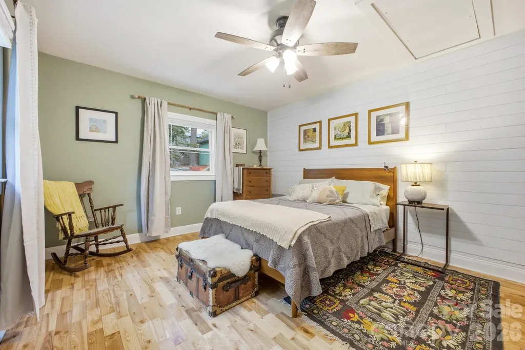 1207 Willow Road Hendersonville NC 28739