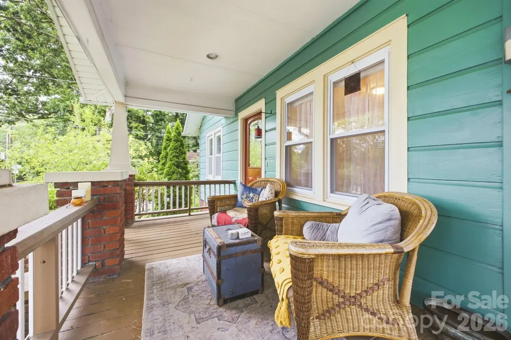 1207 Willow Road Hendersonville NC 28739